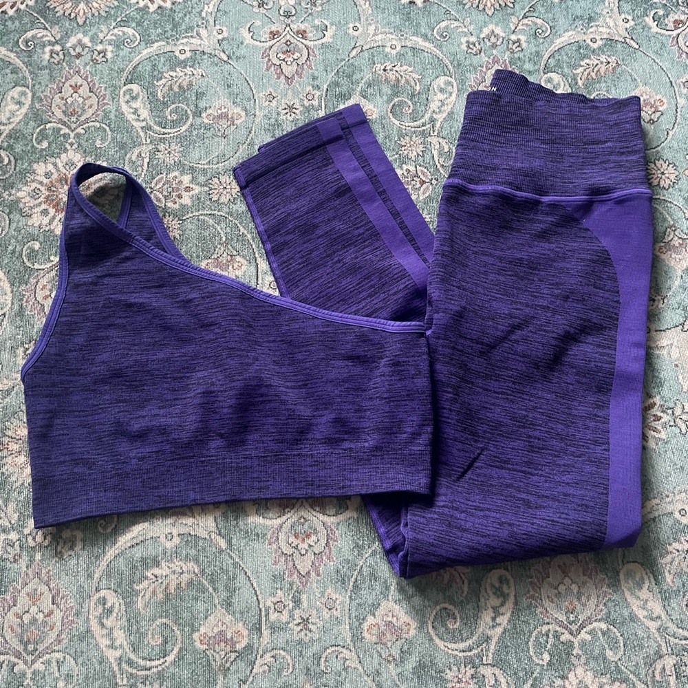 Peloton Apparel Two Piece Legging/Bra Set Medium/Large